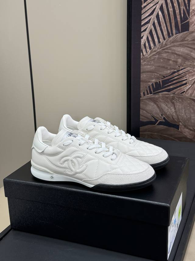 P直销 Chanel 24B 帮球鞋 新品 24秋冬帮球鞋，帮球鞋第三代 小羊皮材质，经典菱格元素，好穿到爆，时髦度满分高货 Size 35-41