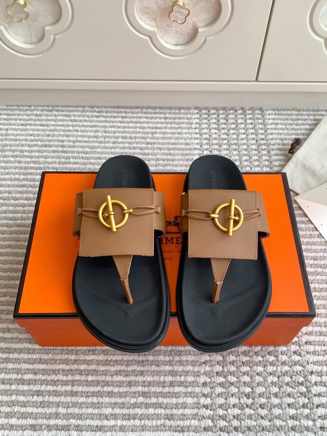 P直销 Hermes 爱马仕H家Chypre系列 Kelly扣二舅拖鞋 品质 鞋面：进口小牛皮 掌纹牛皮 进口牛京 垫脚进口丝绸牛皮，原版开模大底 女码：35-