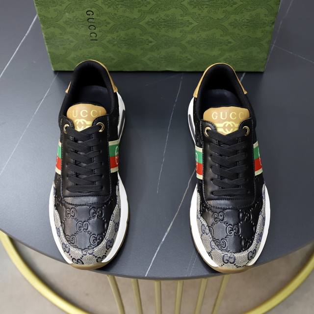 品牌：古奇Gucci 标准码：男码38 44 45可以定做 等级：官网同款 材料：原版牛皮料 舒适羊皮内里 原版耐磨柔软大底 款式类别：休闲运动版 年轻时尚 欧