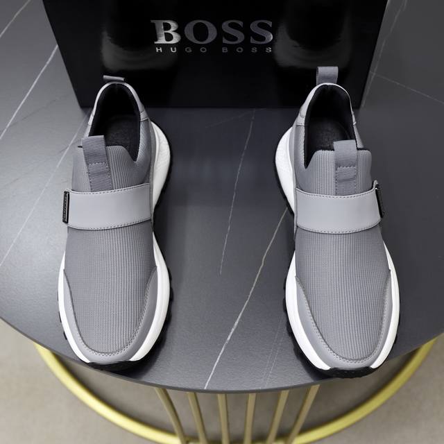 出厂价Pp： 品牌：Boss 标准码：38-44 45订做 等级：官网同款 材料：原版针织面料 舒适透气内里 轻便耐磨运动大底 款式类别：男士时尚休闲鞋 跑步