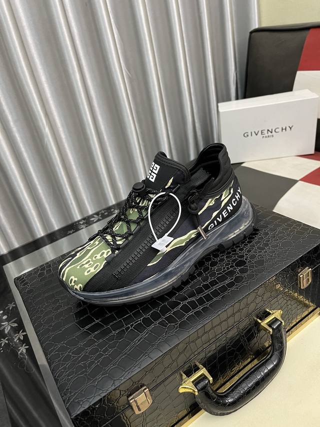 出厂价Pp： Givenchy 纪梵希 -高端品质 原单休闲运动鞋 -鞋面；纳帕小牛皮、反绒小牛皮、品牌高丝光帆布、鞋身热切品牌图腾 -内里：品牌帆布，垫脚；水