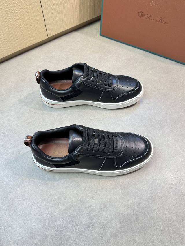 Loro Piana Lp -高端品质 原单 休闲运动鞋 -鞋面：纳帕小牛皮、反绒小牛皮、后跟品牌织带 -内里：网帆布匹，垫脚；水染牛皮 -大底：超轻Tpr 橡