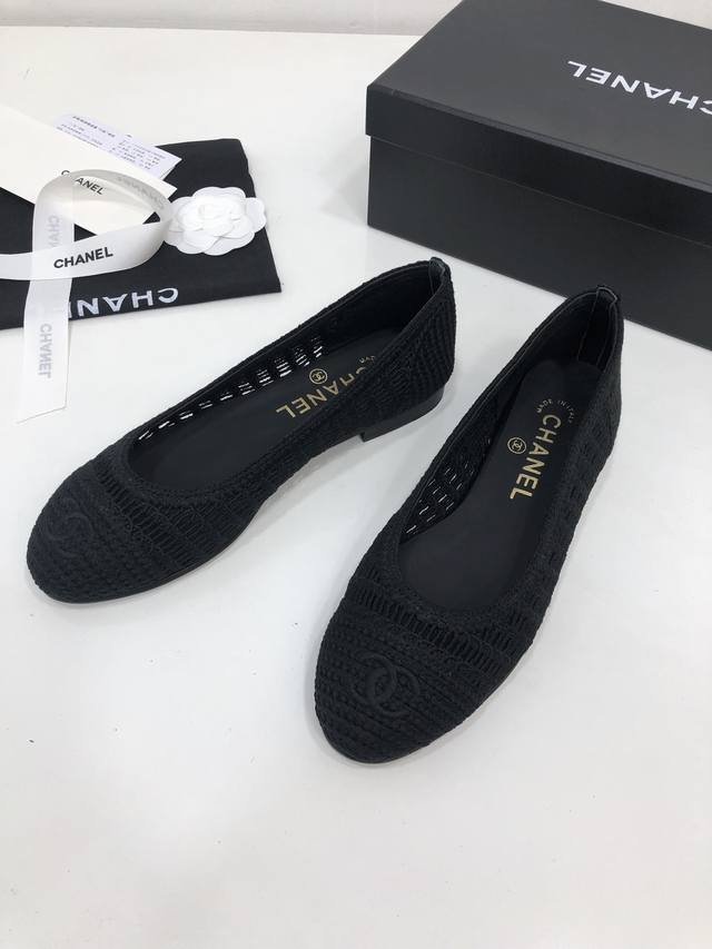 2025小香春季经典简约新品 面料：织物 内里：进口羊皮 跟高：1Cm 码数：35-39 34，40，41，42，43定做不退换