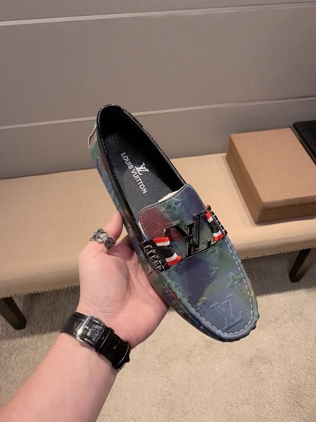 品牌Louis Vuitton，Lv专注高端，官方旗舰店新款男士豆豆鞋专柜爆款系列 顶级原单品质，真材实料，原单南非进口头层牛皮 ， 头层羊皮里，原版御用耐磨胶