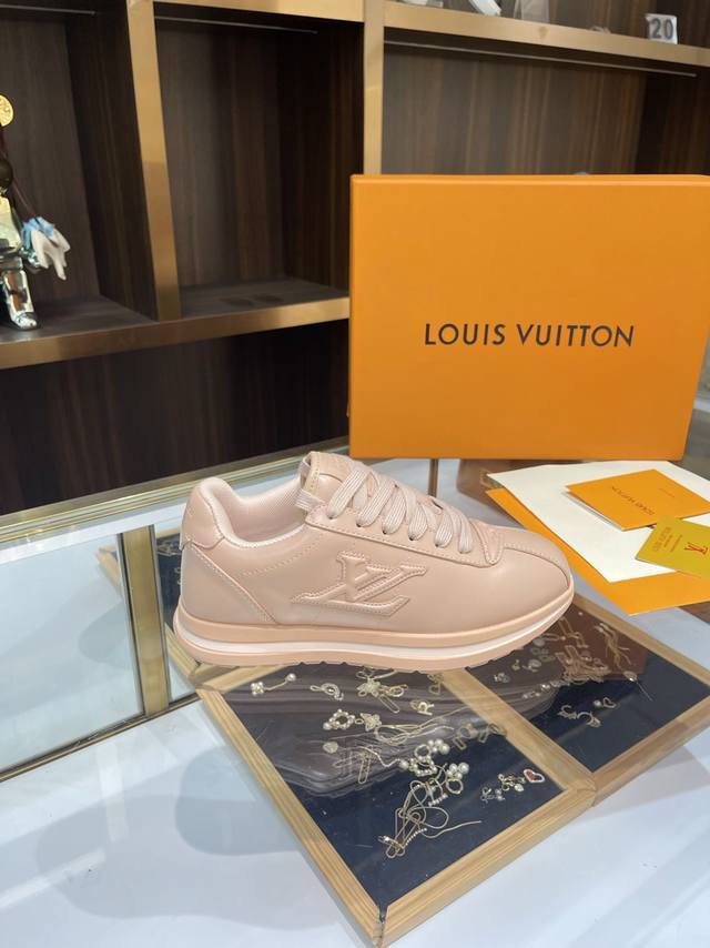 工厂P价 女装女鞋 运动原单 Lv 2025秋冬情侣鞋来啦！ 被问爆的Lv秋冬王炸单品！ 2025官网最新款面包鞋情侣档上线啦 #原版党狂喜 整张头层牛皮打造