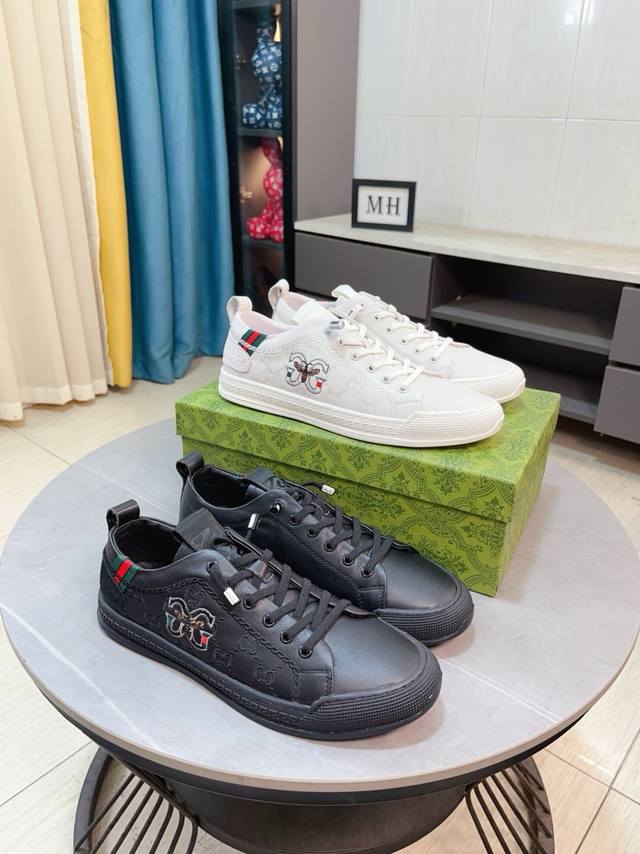 出厂价P Gucci 古奇 新款男鞋高端品牌，最新時尚休闲男鞋，潮流百搭之款，轻松运动风，鞋面意大利进口头层牛皮 真皮内里 加超精细做工。原版个性时尚橡胶耐磨大