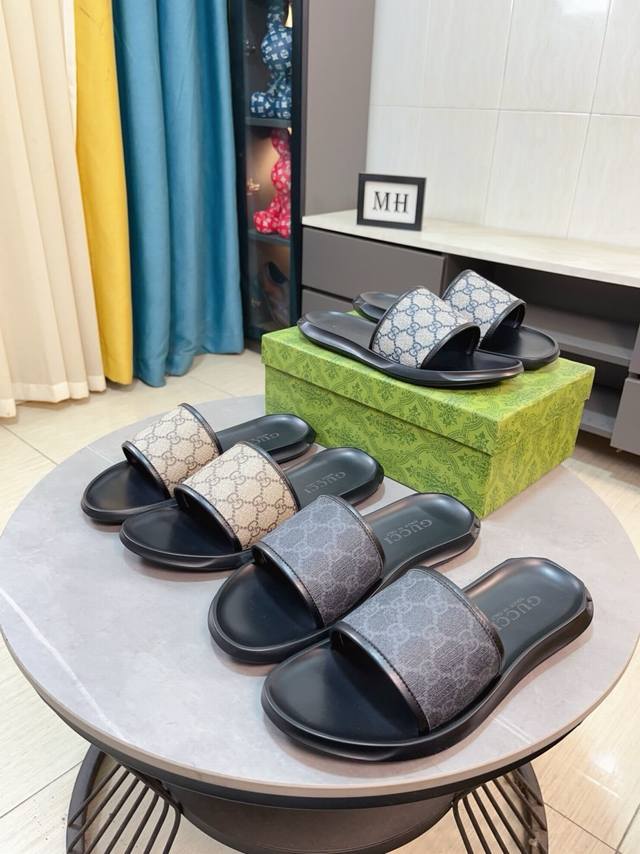 出厂价P Gucci-古奇 新品男士拖鞋，高端精品，牛皮材质，鞋面精致压花Logo装饰，精细做工，鞋底超软，休闲宽松舒适型，夏季必入哦！ Size：38-44