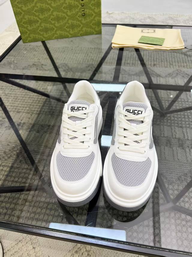 新款男鞋Gucci 最新鞋出货。原单品质 时尚潮流 采用特殊材料 内里网羊皮 全新包装。脚感超舒适，做工简直无可挑剔 码数:38-45