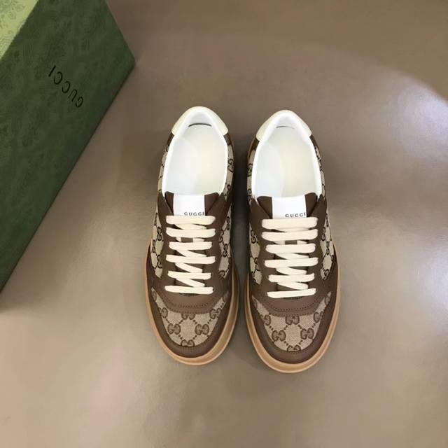 新款男鞋Gucci 最新鞋出货。原单品质 时尚潮流 采用特殊材料 内里网羊皮 全新包装。脚感超舒适，做工简直无可挑38-45