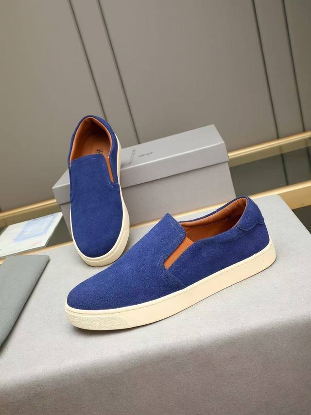 Bc Size ：38-44 2025Brunello Cucinelli新款。休闲运动鞋出货。新材料、丰富色彩和雅致细节重新定义了这款运动鞋的风格。鞋面的粒面