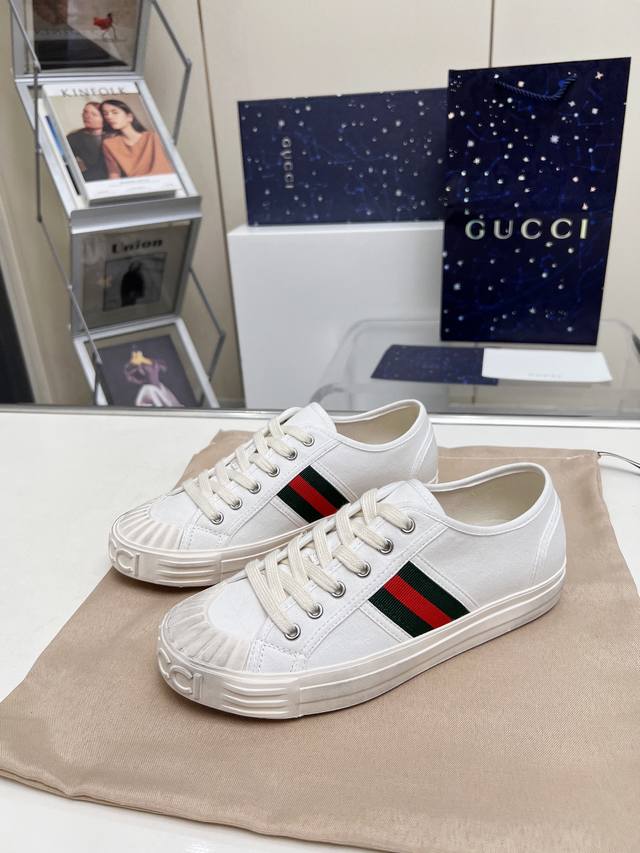 Gucci又上新了流畅的线条设计 轻盈舒适透气，Tpu大底 女码35-40 男码39-45
