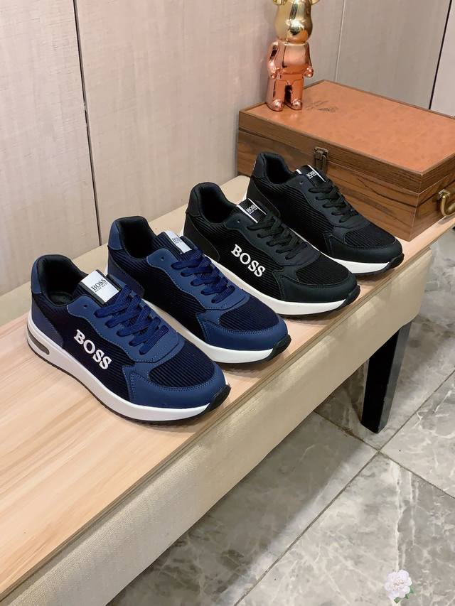 新款: 厂价 Boss* 最新爆款休闲鞋，顶端品牌 奢侈～代购，顶级～质量。 鞋面選用进口透气牛皮搭配材质透气羊皮垫脚 精细做工。原版个性时尚柔软橡膠耐磨防滑大