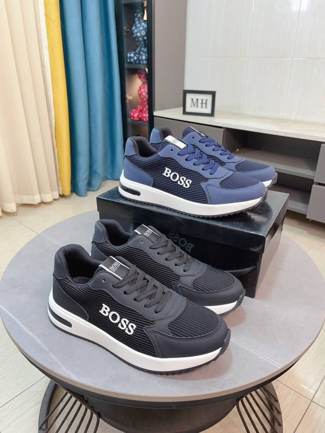 出厂价P Boss 高端系列运动男鞋，以经典的设计成为永不落幕的时尚宠儿，经典的休闲造型。鞋面采用牛皮鞋面 品牌Logo点缀 彰显品牌魅力；头层真皮里 品牌专用