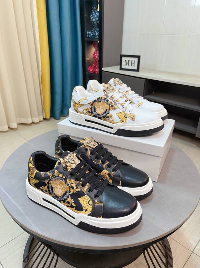 出厂价P Versace 范思哲最新款精心打造，引爆全场！不断创新的国际品牌 此款男士四季款休闲鞋，牛皮鞋面羊皮内里橡胶防滑大底，透气舒适以质量说话 码数：38