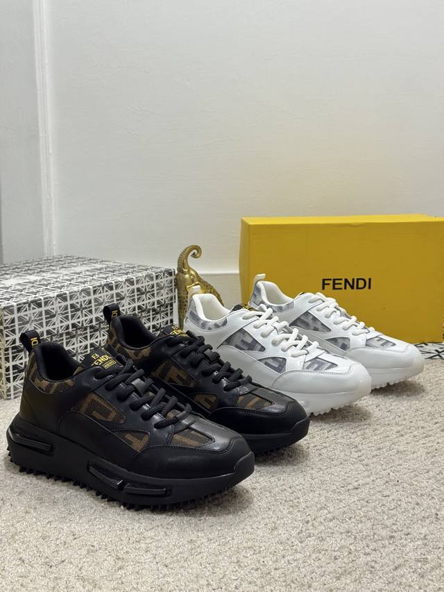 Fendi* 原单品质 芬迪！代购级别爆款，鞋面采用帆布拼接牛皮面+橡胶大底，轻便防滑。市场顶级品质，众多明星亲身演绎，时尚主打潮流，百搭爆款，简单不失品味，潮
