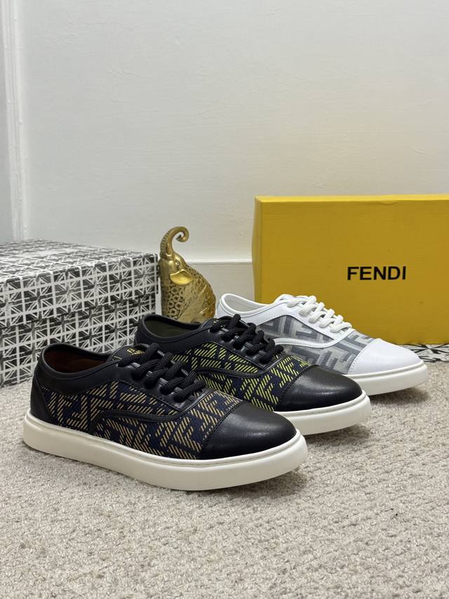 Fendi* 原单品质C 芬迪！代购级别爆款，鞋面采用帆布拼接牛皮面+橡胶大底，轻便防滑。市场顶级品质，众多明星亲身演绎，时尚主打潮流，百搭爆款，简单不失品味，