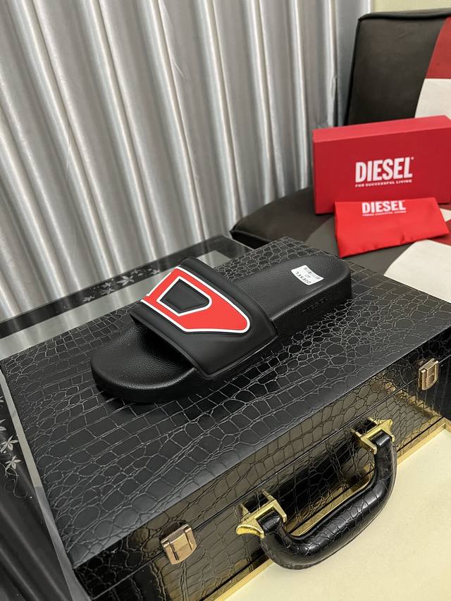 出厂价Pp： Diesel 官网爆款，男士拖鞋 同步发售 ！意大利进口原版面料 原厂特供原版底 码数：38-443色可选