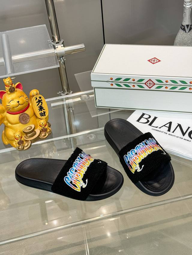出厂价Pp Casa Blanca 卡萨布兰卡 品牌的拖鞋， Casa Blanca是一个时尚品牌，其产品设计往往融合独特风格与潮流元素，在时尚领域有一定知名度