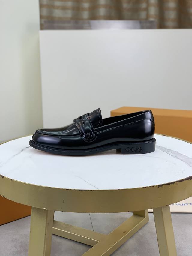 工厂P价P Louis Vuitton 真皮大底系列 路易登威 Lv男士商务休闲皮鞋，奢华尊贵全部采用进口原版牛皮，只为打造更为舒适的穿着体验，鞋面：原版高端小