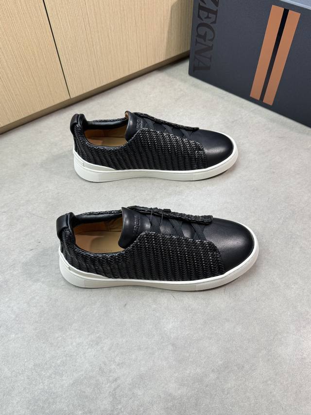 Zegna 杰尼亚 -高端品质 原单休闲运动板鞋 -鞋面：原版纳帕小牛皮、编织小牛皮、鞋舌空压品牌Logo、懒人穿脱松紧带 -内里：水染牛皮 -大底：超轻Tpr