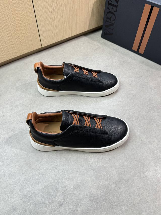 Zegna 杰尼亚 -高端品质 原单休闲运动板鞋 -鞋面：原版荔纹小牛皮、鞋舌空压品牌Logo、懒人穿脱松紧带 -内里：水染牛皮 -大底：超轻Tpr 橡胶：成型