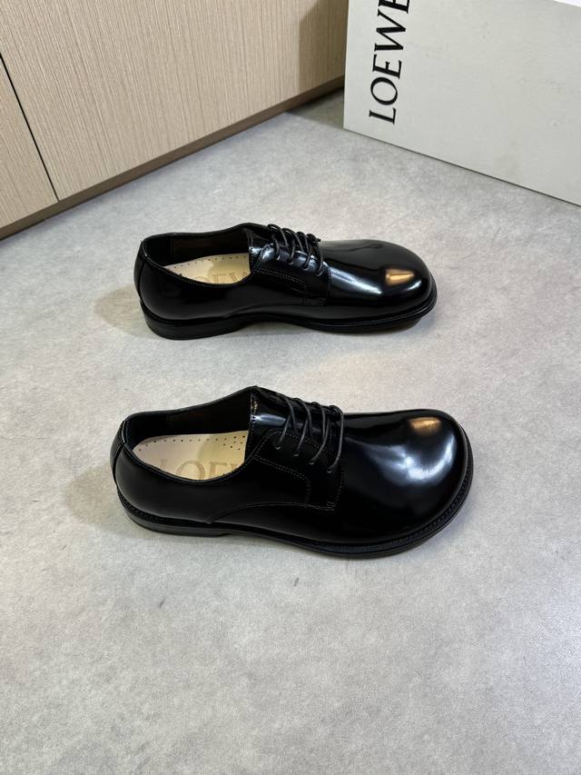 Loewe 罗意威 -高端品质 原单正装皮鞋 -鞋面：进口开边珠小牛皮、完美拼接 -内里：水染牛皮 -大底：超轻Tpr橡胶 真皮；组合成型真皮大底 -超高品控