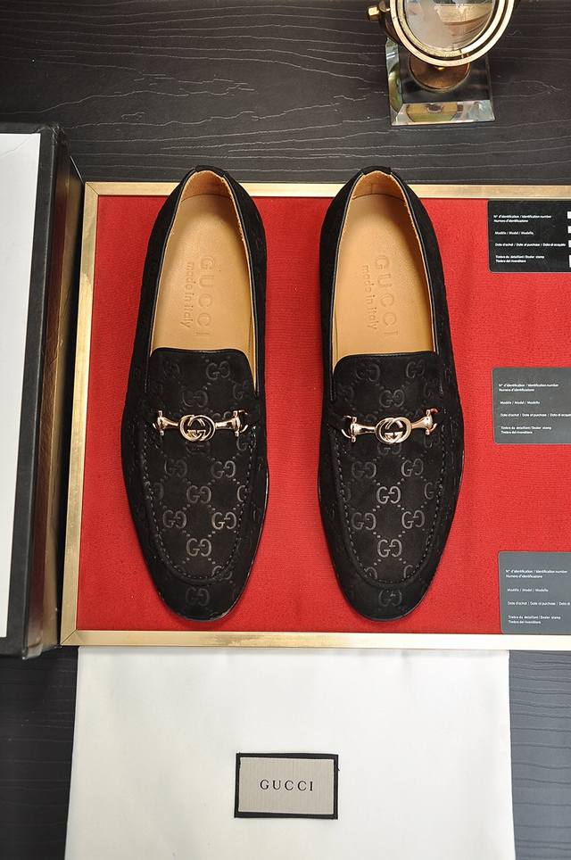 出厂价P 意大利顶级奢侈男鞋巨头 Gucci 古奇 全牛皮内里 新款报到原汁原味的欧式风格 赏心悦目为了让鞋子更加耐用不变形制作继续沿用传统做法 但仍然不乏创新