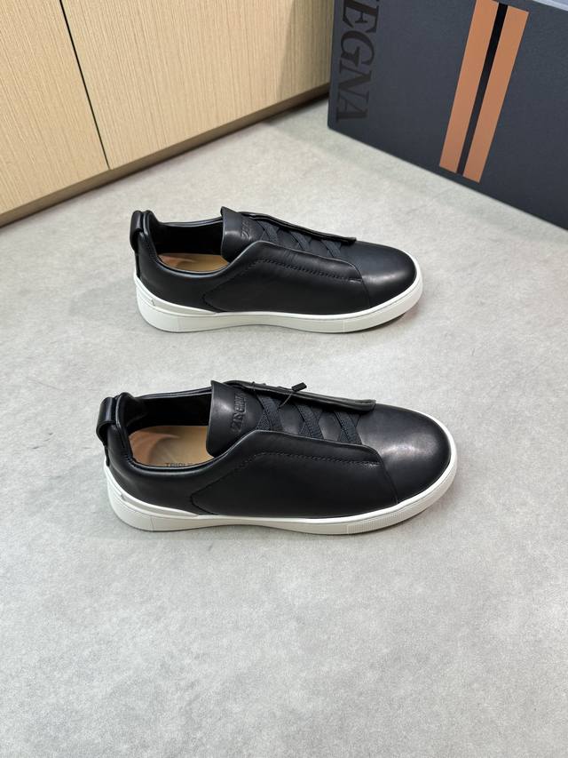 Zegna 杰尼亚 -高端品质 原单休闲运动板鞋 -原版全粒面小牛皮、鞋舌空压品牌Logo、懒人穿脱松紧带 -内里：水染牛皮 -大底：超轻Tpr 橡胶：成型大底