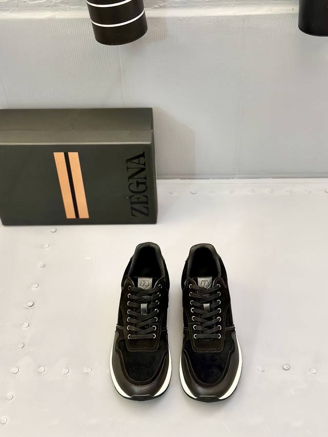Zegna 杰尼亚 新款男士休闲运动鞋，原材料代工 采用进口小牛皮制作，舒适透气，皮质细腻 精致有光泽 凸显男士魅力 小牛皮内里 专用模具一体成型大底，底软轻