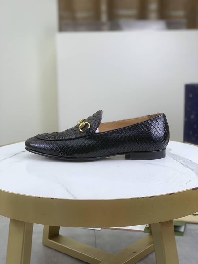 工厂P价P 顶级品质 真皮大底系列 蟒蛇皮 Gucci 古奇商务皮鞋，1:1顶级代购品质，鞋面进口精选原版真蛇皮，内里垫脚均用进口原版水染牛皮，进口原版订制意大