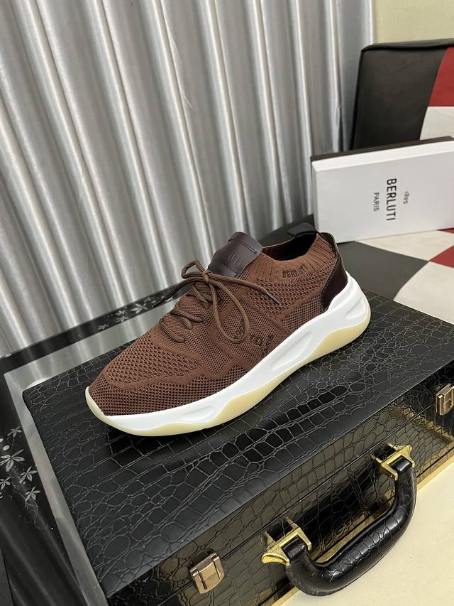 出厂价Pp： Berlui 布鲁缇布鲁提手工擦色休闲皮鞋，进口专用牛皮面擦色效果，配合真皮镭射雕刻图案 尽显奢华工艺 牛皮内里专用模具橡胶大底 鞋面雷射品牌专用