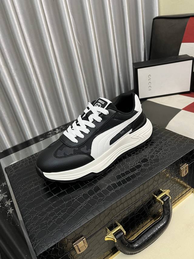 出厂价Pp： Gucci 古奇 男士最新小白鞋系列休闲便鞋！官网1：1打造。鞋面:采用进口牛皮，电绣搭配内里:采用优质头层猪皮柔软舒适。挑剔的选料精致的做工给您