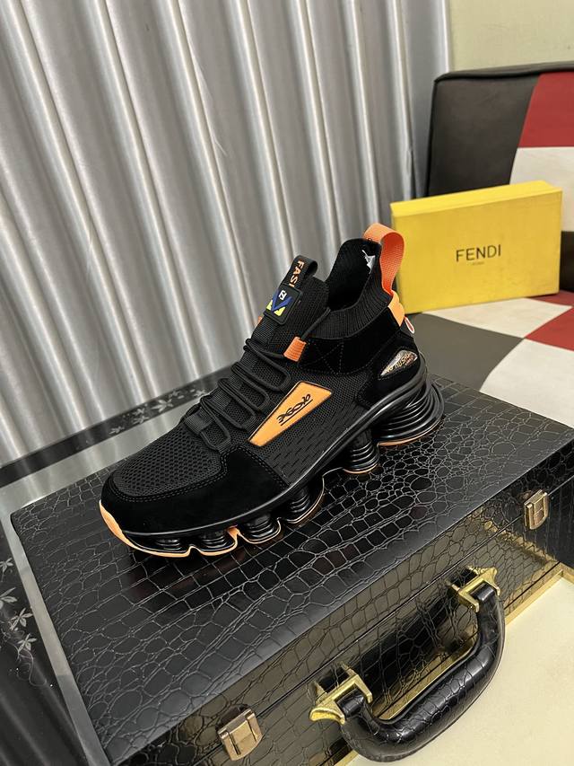 出厂价Pp： Fendi 芬迪经典舒适男士，这款复杂的运动鞋是由柔软的小牛皮真皮内里原版超轻橡胶材质粗纹大底 这种独特的轻薄风格适合这个季节的随意而精致的感性，