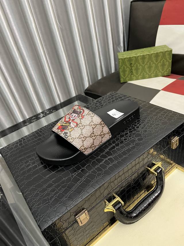 出厂价Pp： ＧＵＣＣＩ.古奇.官网1:1爆款拖鞋热卖！原版原材质 Size ：38-46 45.46不退换
