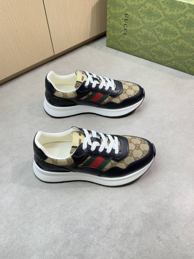 Gucci 古驰 -高端品质 原单休闲运动鞋 -鞋面：纳帕小牛皮、品牌图腾布匹、鞋身品牌织带 -内里：水染牛皮 -大底：超轻Tpu 橡胶；双色成型大底 -超高品