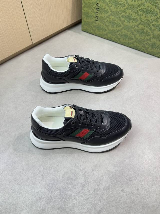 Gucci 古驰 -高端品质 原单休闲运动鞋 -鞋面：纳帕小牛皮、品牌镂空网布匹、鞋身品牌织带 -内里：网帆布匹，垫脚；水染牛皮 -大底：超轻Tpu 橡胶；双色