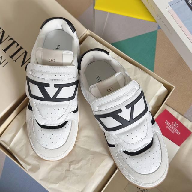 Valentino 情侣款，码数: Size: 女款35-40 男款39-44 45定做 Valentino华伦天奴 情侣款 Joie De Jouer系列 魔
