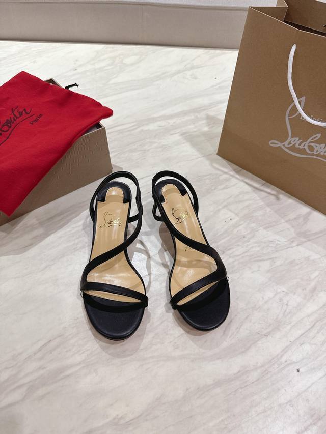 光面款顶级版 原版盒 Christian Louboutin 2025S原版做货重工Cl 经典Lrlza 女士高跟凉鞋～ 鞋面: 独特的曲线设计，漆面皮质散发迷