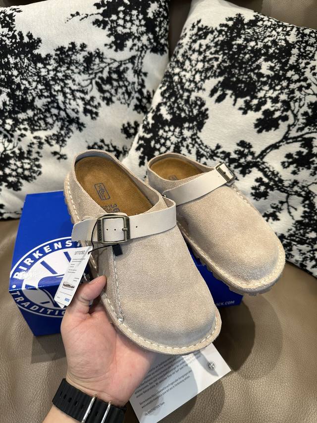 工厂P价 Birkenstock博肯，顶级全牛皮版本，顶级牛反绒皮鞋面。牛反绒皮垫脚。真空电镀复古五金扣饰。木康发泡橡胶底，女码: 35-40