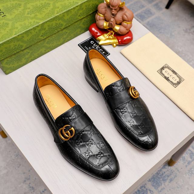 工厂P价 古驰 Gucci 官网男士商务正装皮鞋更新香港专柜同步新款完全一比一复刻出货专柜品质零差距0外均采用进口牛皮制作+水染皮内里制作，2色可选！配码 38