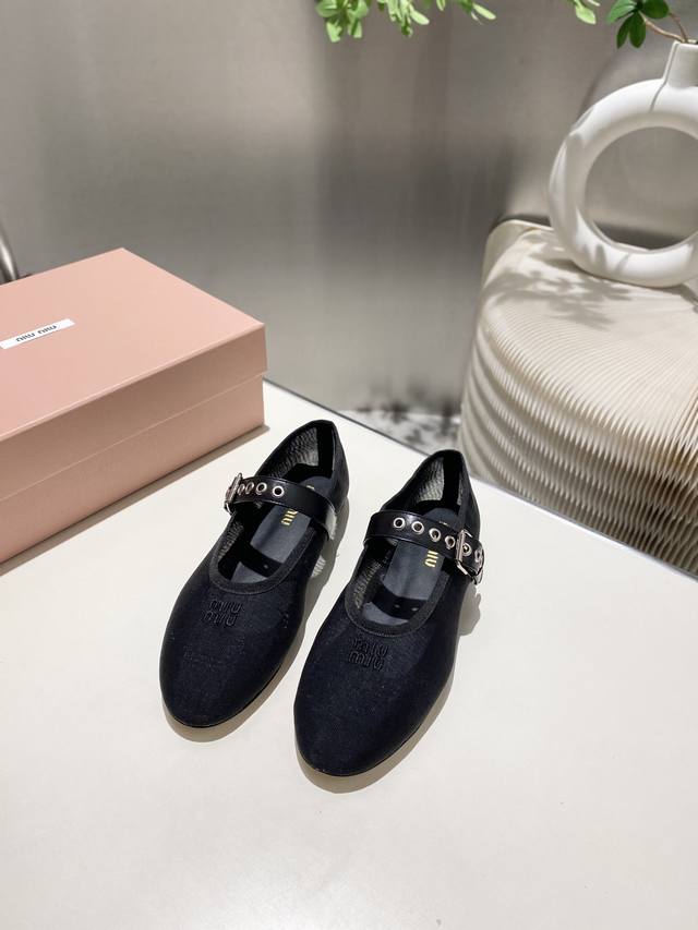 顶级品质 Miu Miu2025春夏玛丽珍镂空平底单鞋 鞋面:进口网面 垫脚 内里:进口山羊皮. 意大利进口牛皮大底 Size:34-41. 34码40.41码