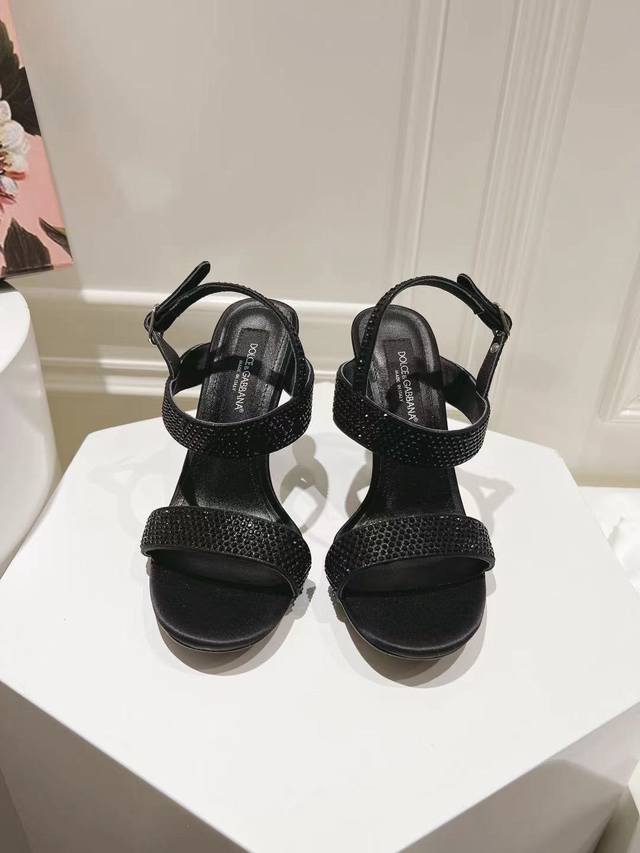 杜嘉班纳新款原标面料，羊皮内里鞋垫，真皮大底，35-42码