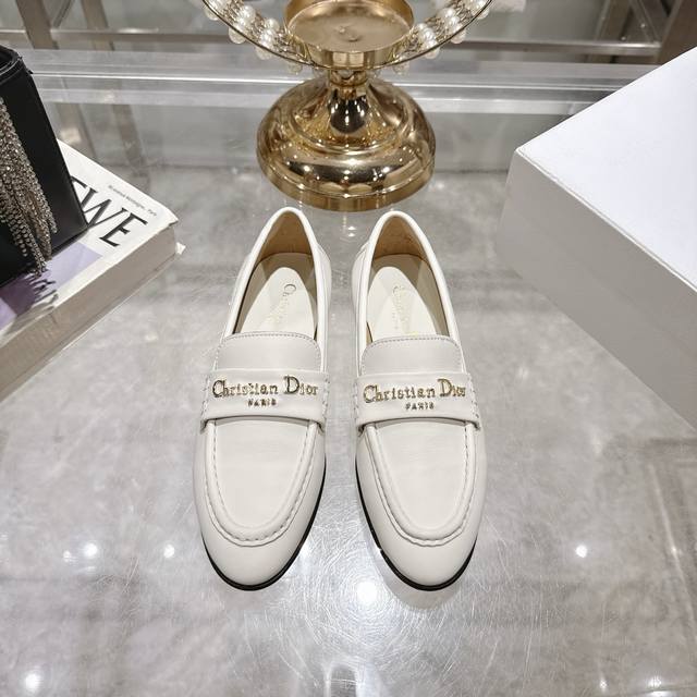 25新款单品 顶级版本 专柜主打新款Miss Dior Street 乐福鞋硬货上新 代购级别！高级感十足！国内外博主刷爆的一款，复古又时髦 上脚美炸了！官网主