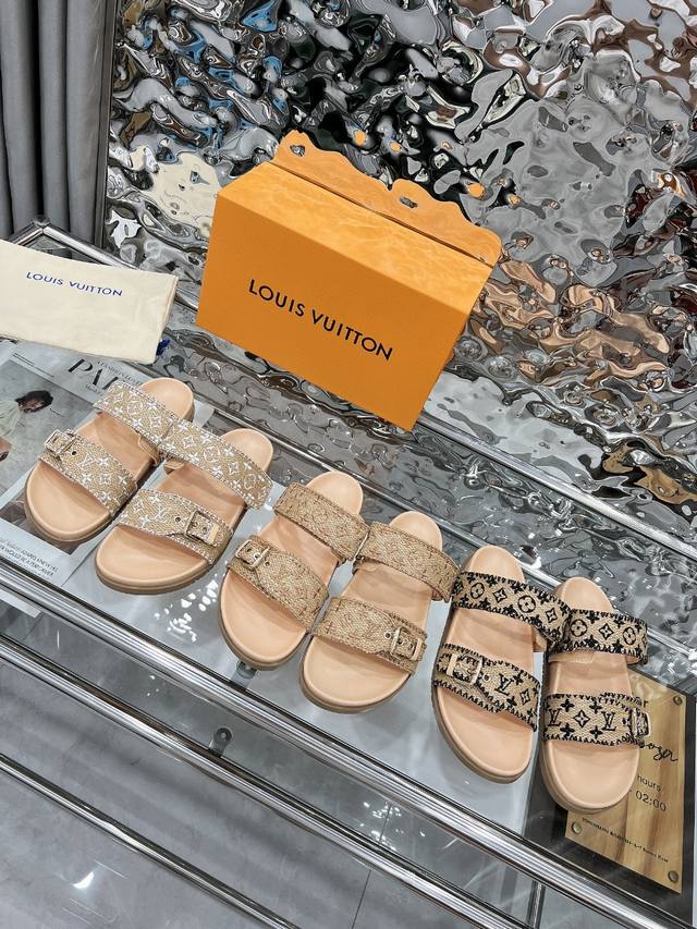 Louis Vuitton路易威登春夏新款拖鞋火爆上市，1:1高级定制，秒杀一切仿品，原版开模Logo装饰，既时尚又美观，面料:刺绣，内里羊皮，精美原版鞋楦，大