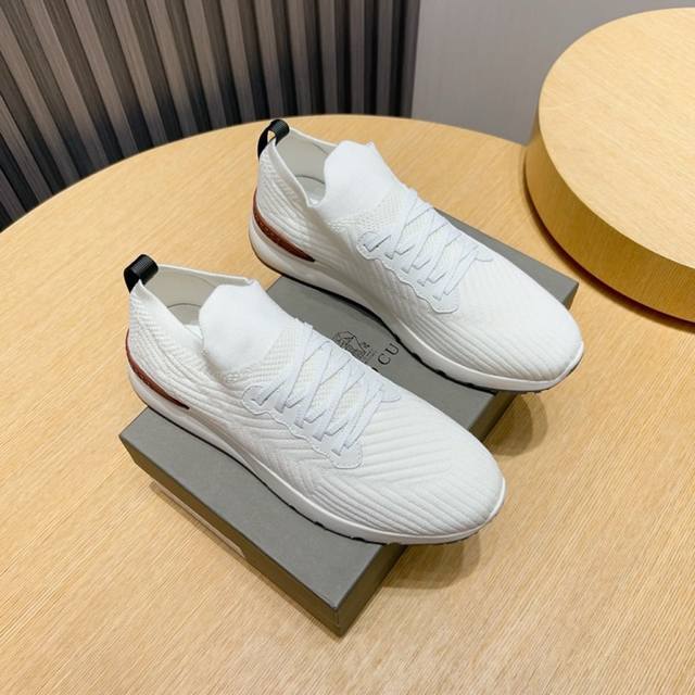 工厂P Brunello Cucinelli 新款男鞋出货 此品牌是来自意大利的顶级奢侈品牌，被誉为低调奢华的 “山羊绒之王” 鞋面采用原版透气飞织面料，设计出