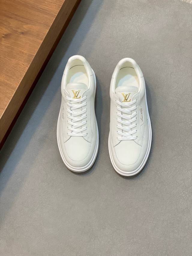 L 新品男士高端休闲运动鞋，选用进口头层牛皮拼接，原版超轻Tpu大底，耐磨舒适，Monogram Lougou点缀橡胶外底，透气网布内里，百搭经典款式！ Siz