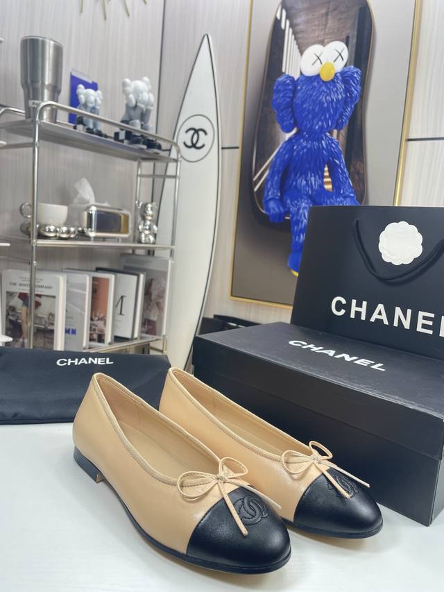 P直销 女鞋工厂P Chanel 经典拼色芭蕾鞋 时尚走秀款M多年过去，依旧吸粉 拼接色混搭，蝴蝶结点缀，演绎时尚！怎么搭怎么好看系列！ 原版定制原木色真皮大底