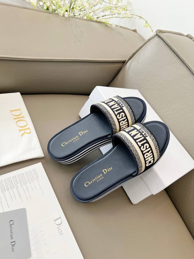 P直销 Dior 迪奥 春夏新款 Ivieta Dway 果冻色平底一字拖拼色女鞋 Cd字母Logo立体刺绣厚底圆头露趾拖鞋 原版开发市面顶级版本，脚感柔软细腻