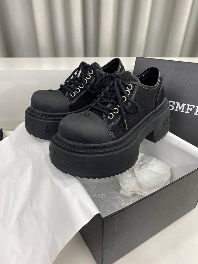 P直销 女鞋 女装 Smfk 最新火爆款十字花 厚底暗黑系列！ 休闲 百搭的极简风 国潮新作继承了诸多品牌制胜的流行元素，势必大热 帆 超级酷 配有高度适中的舒