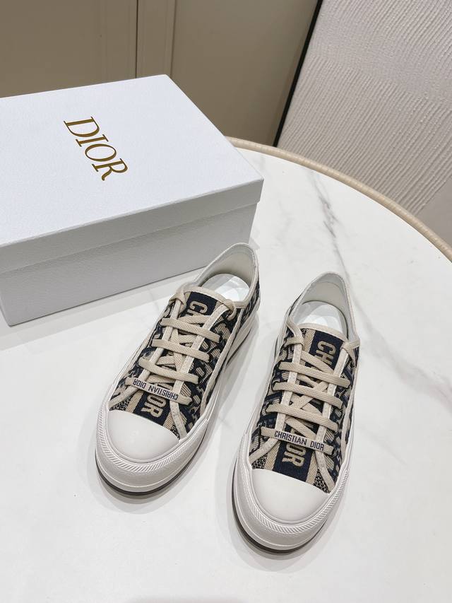 P直销 女鞋 女装 Dior迪奥Walk'n系列 老花 刺绣 厚底帆布鞋 休闲运动鞋 原版购入开发 做货 这款 Walk'n'dior 厚底运动鞋是一款时尚单品